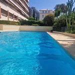 - Piscine Et Vue Sur Le Port